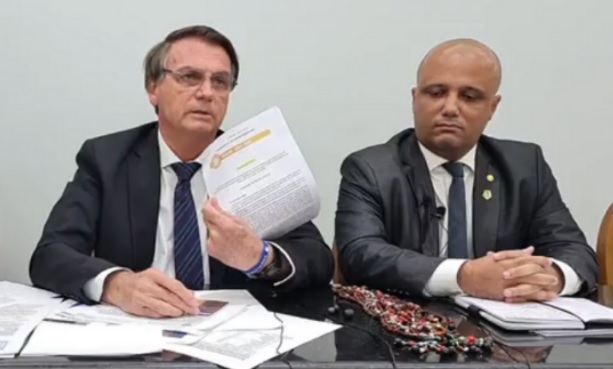 Bolsonaro diz que vai divulgar nome de tecnicos da Anvisa que aprovaram vacinas para criancas de 5 a 11 anos