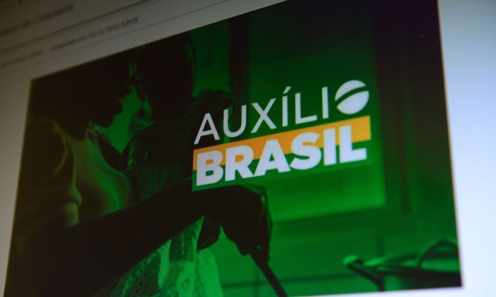 Caixa paga Auxilio Brasil a beneficiarios com NIS final 7 nesta segunda 20