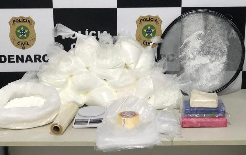 Cerca de 50kg de Cocaina sao apreendidos em laboratorio subterraneo no Santos Dumont