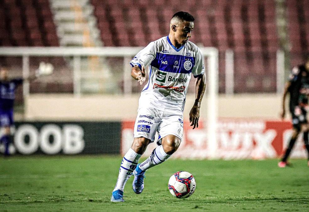 Confianca e Sergipe confirmam permanencia de dois atletas