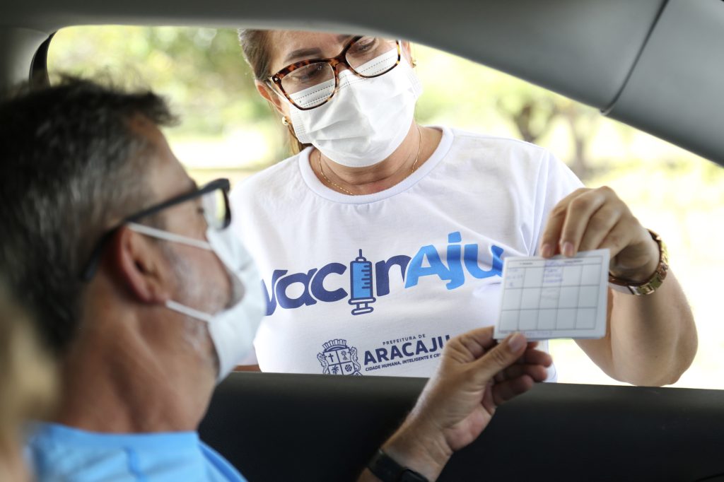 Confira como iniciar completar e reforcar o esquema vacinal contra covid 19 em Aracaju