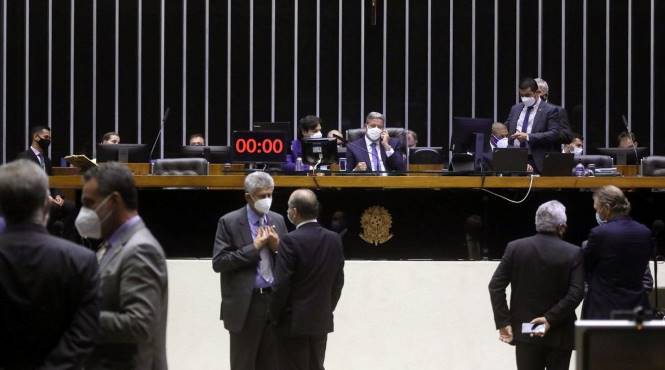 Congresso promulga PEC dos Precatorios e abre espaco de R43 bi para o governo gastar em 2022
