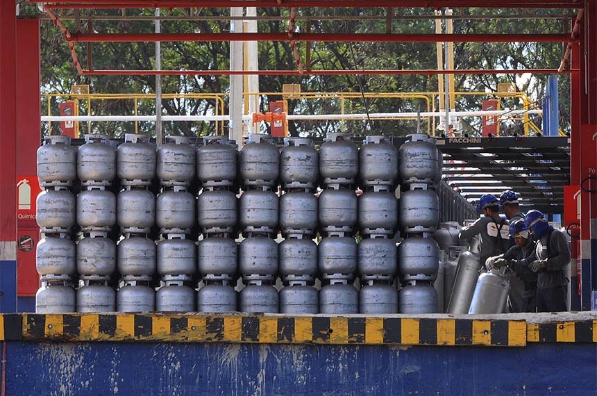 Congresso vota dinheiro para vale gas nesta segunda 13