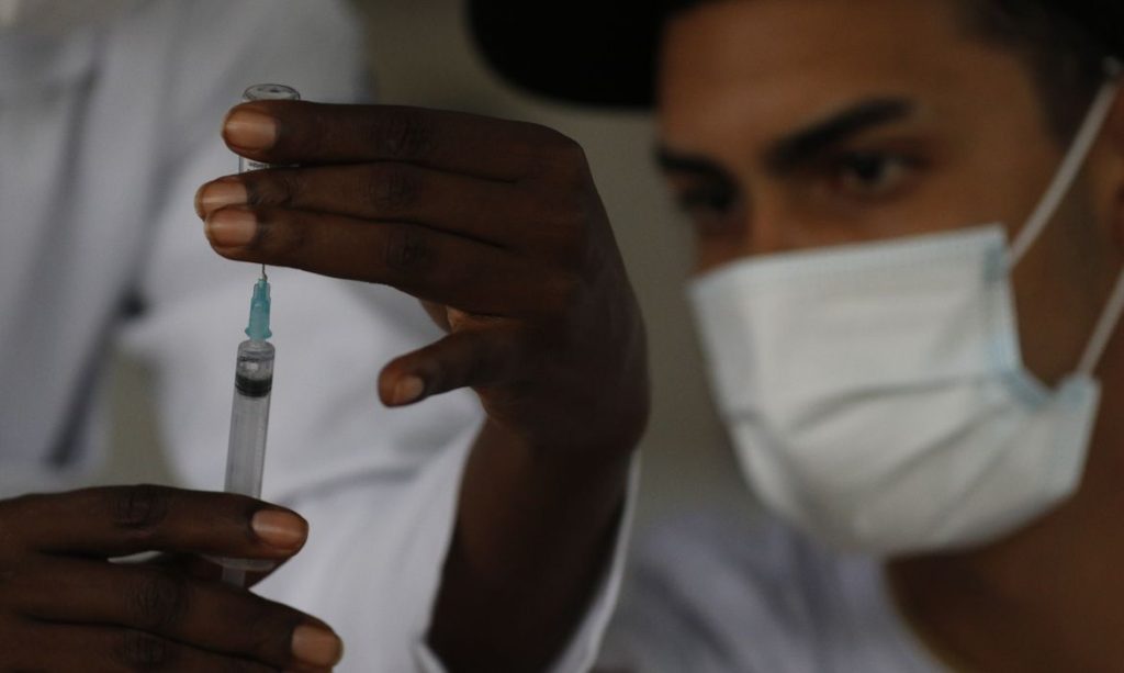 Covid 19 Brasil anuncia doacao de 10 milhoes de doses de vacina
