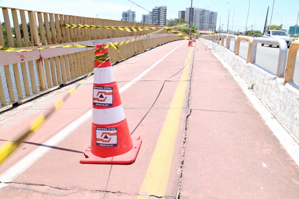 Defesa Civil interdita ciclovia da ponte sobre o Rio Poxim em Aracaju
