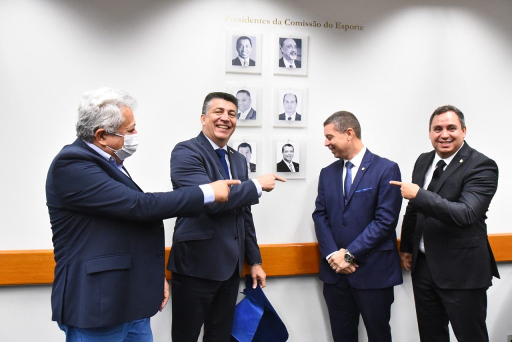 Fabio Mitidieri recebe honraria na Comissao de Esportes da Camara dos Deputados