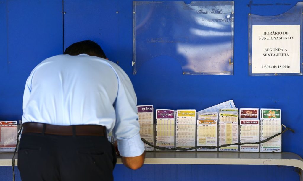 Mega Sena deve pagar hoje premio de R 16 milhoes