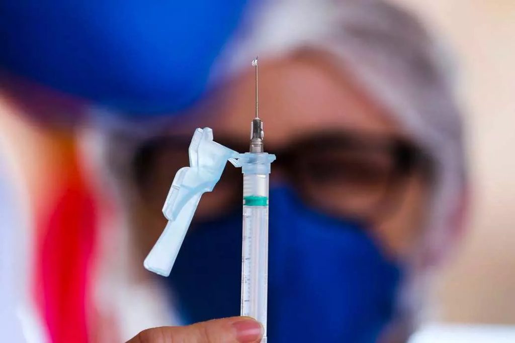 Ministerio da Saude anuncia quarta dose de vacina contra covid 19 para imunossuprimidos