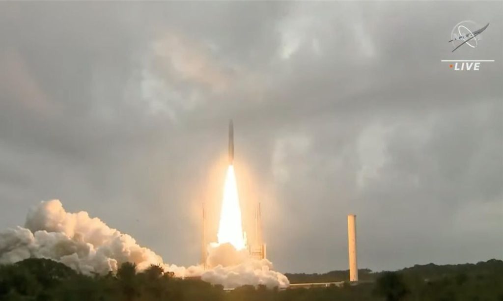 Nasa lanca maior telescopio do mundo para investigar origem do universo
