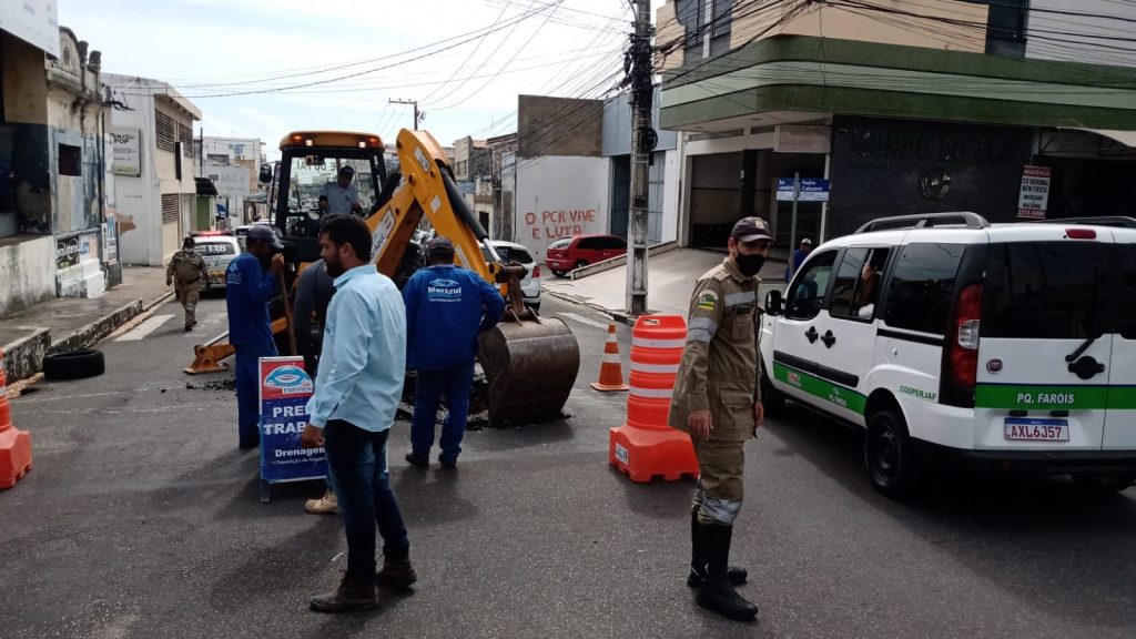 Obras de recapeamento e drenagem deixam transito lento em avenidas de Aracaju