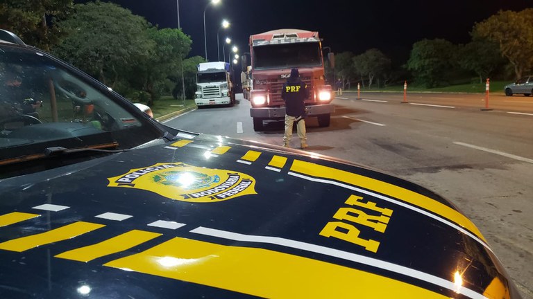 PRF apreende carga com sete mil blocos ceramicos sem nota fiscal em Cristinapolis
