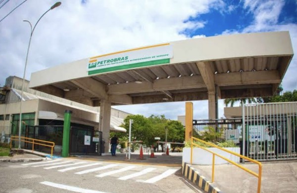 Petrobras assina venda do Polo Carmopolis por U 11 bilhao