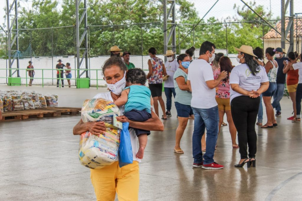 Prefeitura de Muribeca entrega 500 cestas basicas para familias em situacao de risco social
