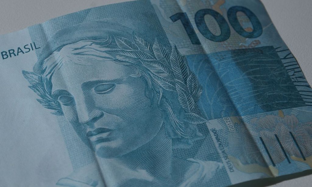 Relator do Orcamento propoe salario minimo de R 1.210 em 2022