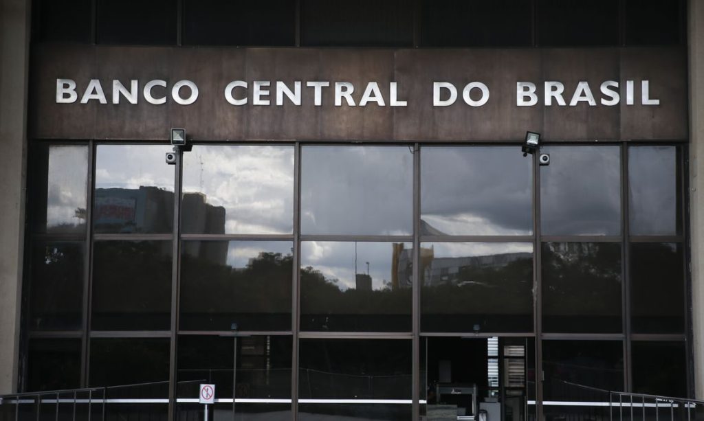 Saiba como sao calculados os juros no Brasil