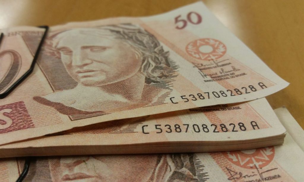 Salario minimo passa a ser de R 1.212 a partir deste sabado 1o