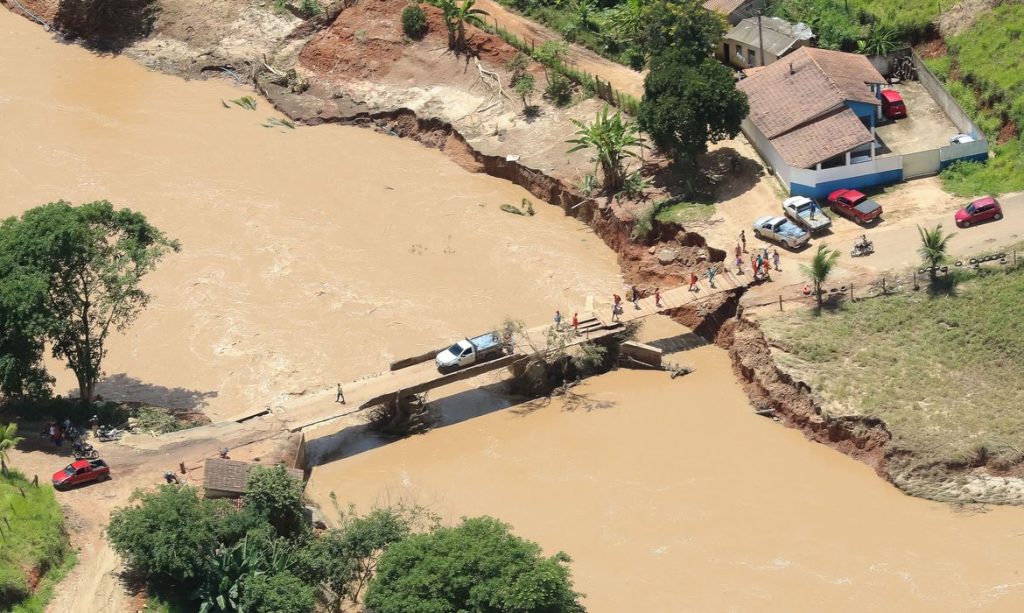 Sul da Bahia tem 42 mil desabrigados por chuvas ao menos 17 pessoas morreram