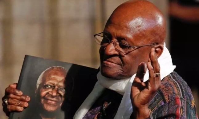 Vencedor do Nobel da paz e ativista anti apartheid Desmond Tutu morre aos 90 anos