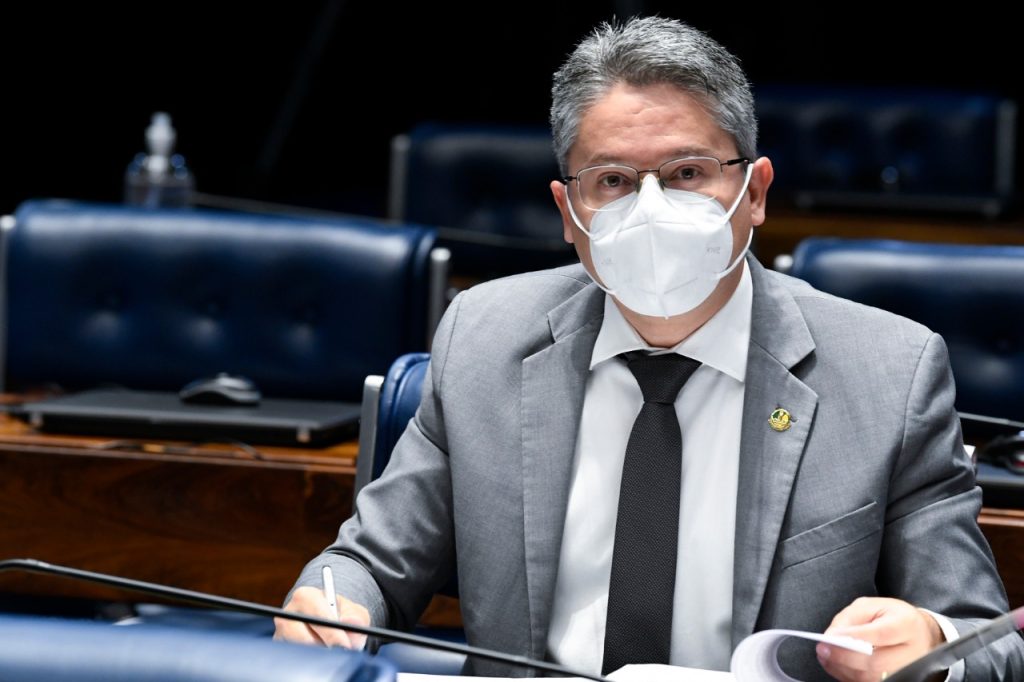 Alessandro Vieira afirma estar sendo vitima de crime de falsidade ideologica pela internet