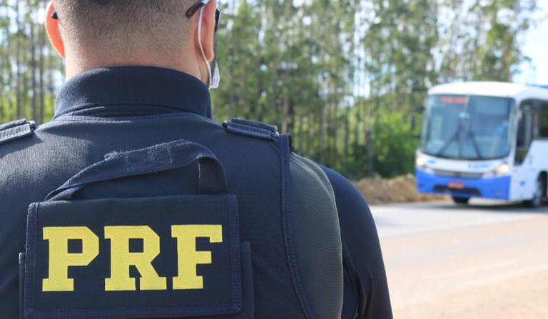 Apos tentar roubar joalheria em Aracaju homem se entrega e e preso pela PRF em Socorro