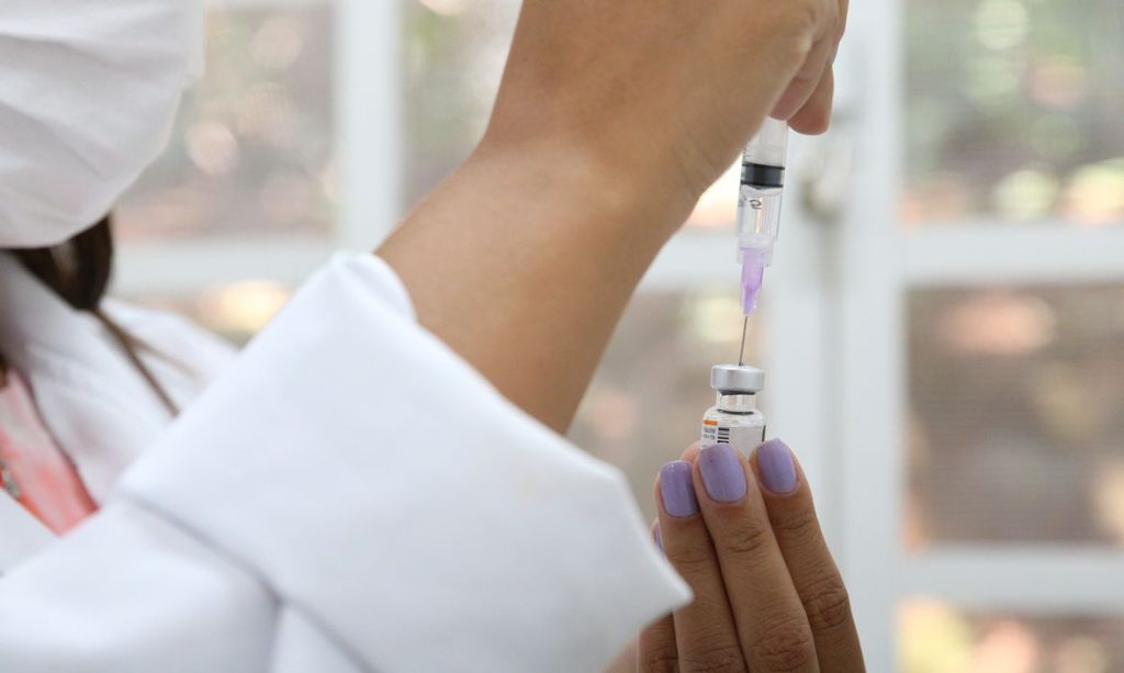 Brasil registra 487 mortes por covid 19 em 24 horas numero e o maior desde novembro de 2021