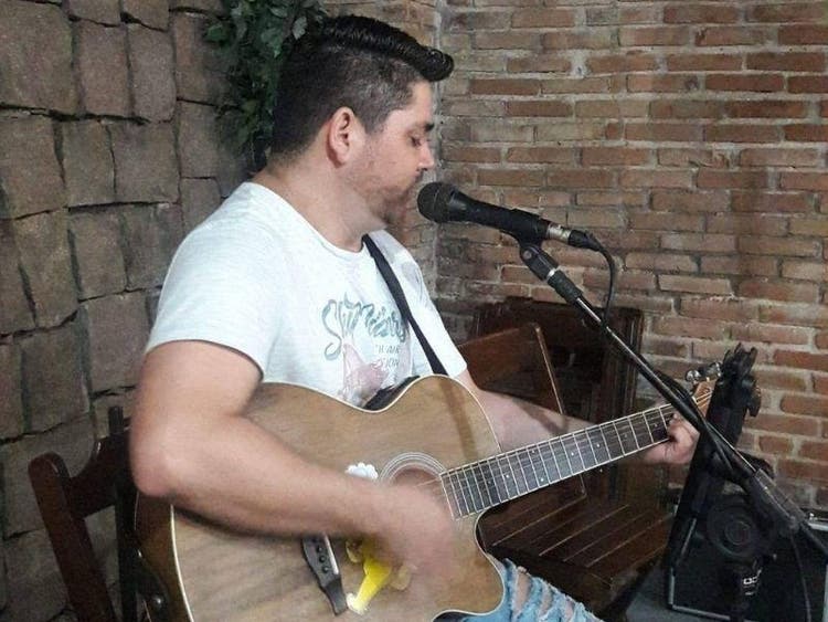 Cantor sertanejo morre em acidente de moto em Santa Catarina
