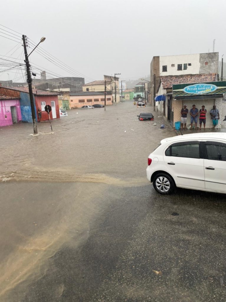 Carmopolis regista fortes chuvas e enchentes neste domingo 23 veja videos 2