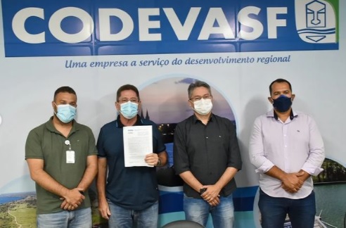 Codevasf e Cohidro assinam convenio para perfuracao de 21 pocos artesianos em Sergipe