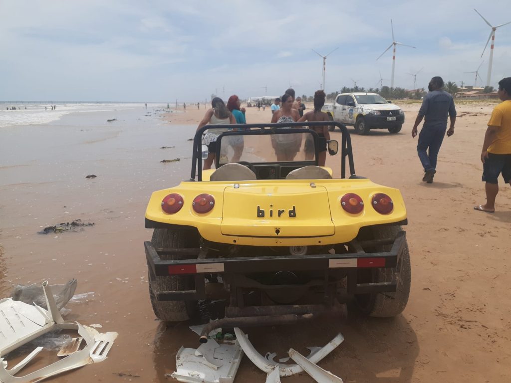 Condutor embriagado e preso apos atropelar oito pessoas na praia de Jatoba