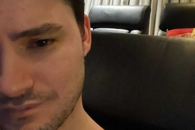 Felipe Neto faz desabafo sobre luta contra depressao Estou no fundo do poco
