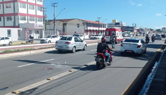 Mae e filho sao atropelados na avenida Rio de Janeiro