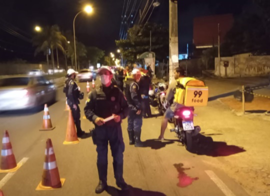 Motorista embriagado e preso durante operacao Lei Seca da CPTran