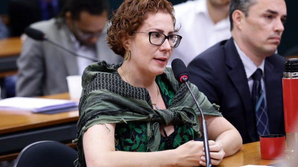 Omissao de socorro leva a imaginar o que quisermos afirma Carla Zambelli sobre acidente de Tarantella