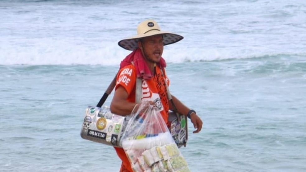 Oncologistas fazem acao para conscientizacao sobre perigos do sol na praia da Atalaia neste sabado 29 e1643289580878