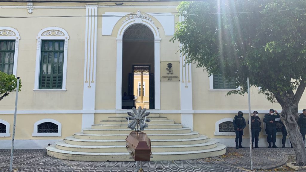 Policia Unida faz velorio simbolo da Seguranca Publica em ato pelo adicional de periculosidade