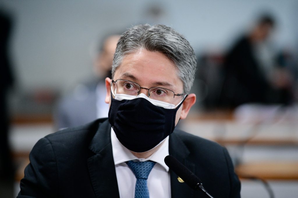 Prestadora de servicos da SES e acionada no MPT em denuncias de atrasos de salarios por Alessandro Vieira