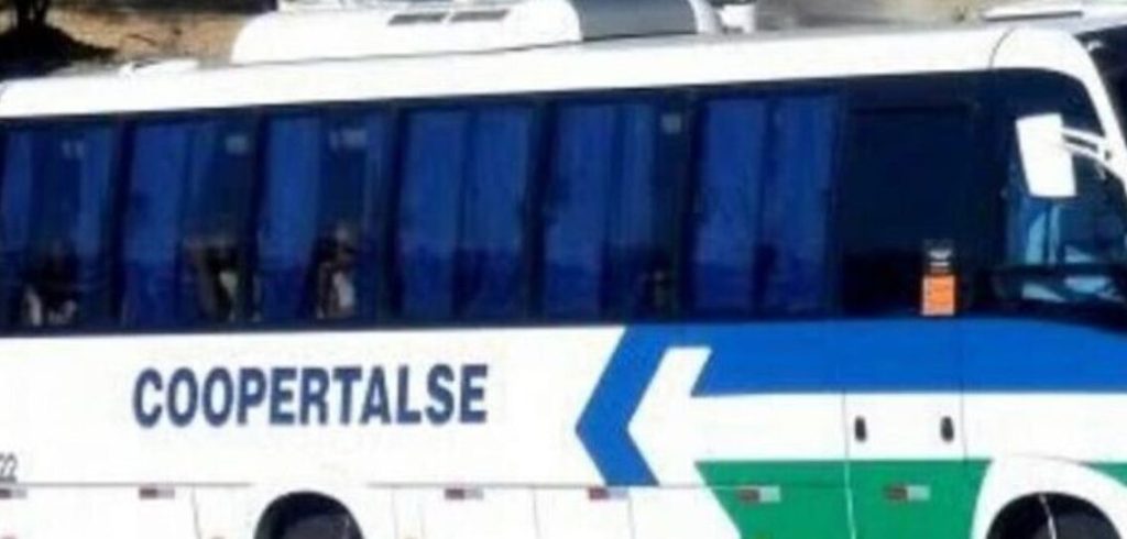 Quatro homens armados assaltam micro onibus da Coopertalse em Itabaiana