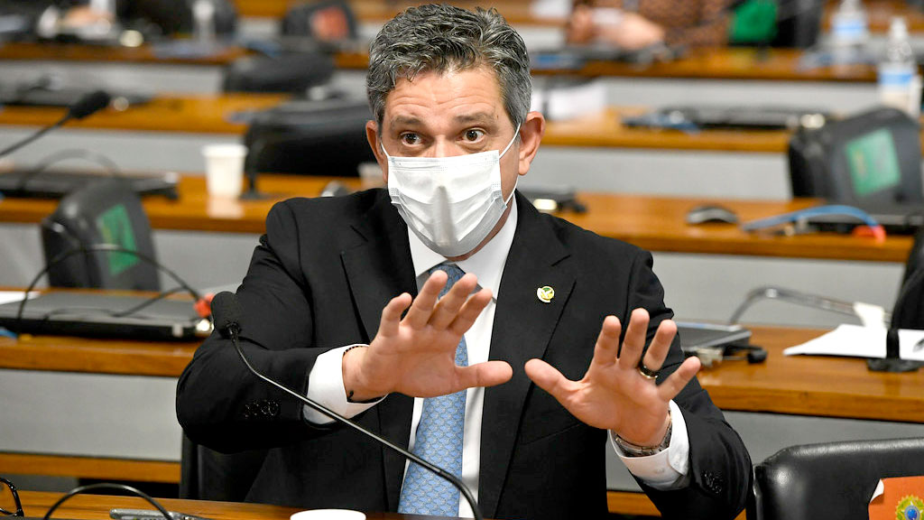 Rogerio Carvalho denuncia Jair Bolsonaro a PGR por trafico de influencia enganou o Brasil com a cloroquina