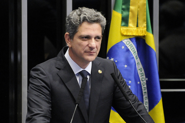 Rogerio Carvalho sai em defesa do presidente da Anvisa apos fala de Bolsonaro contra vacinacao pediatrica