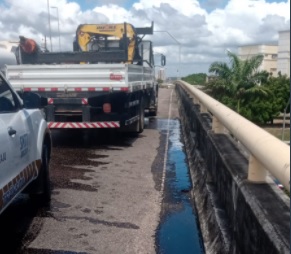 SMTT Aracaju alerta para derramamento de oleo na Avenida Tancredo Neves