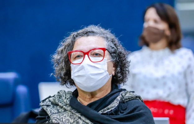 Se o reajuste foi aprovado por unanimidade entendo que derrubada dele tambem deve ser afirma Professora Angela Melo