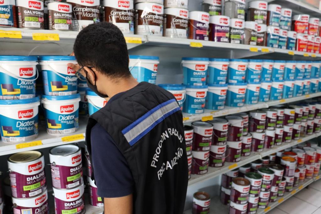 Seis lojas de materiais de construcao estao vendendo produtos fora do prazo de validade em Aracaju