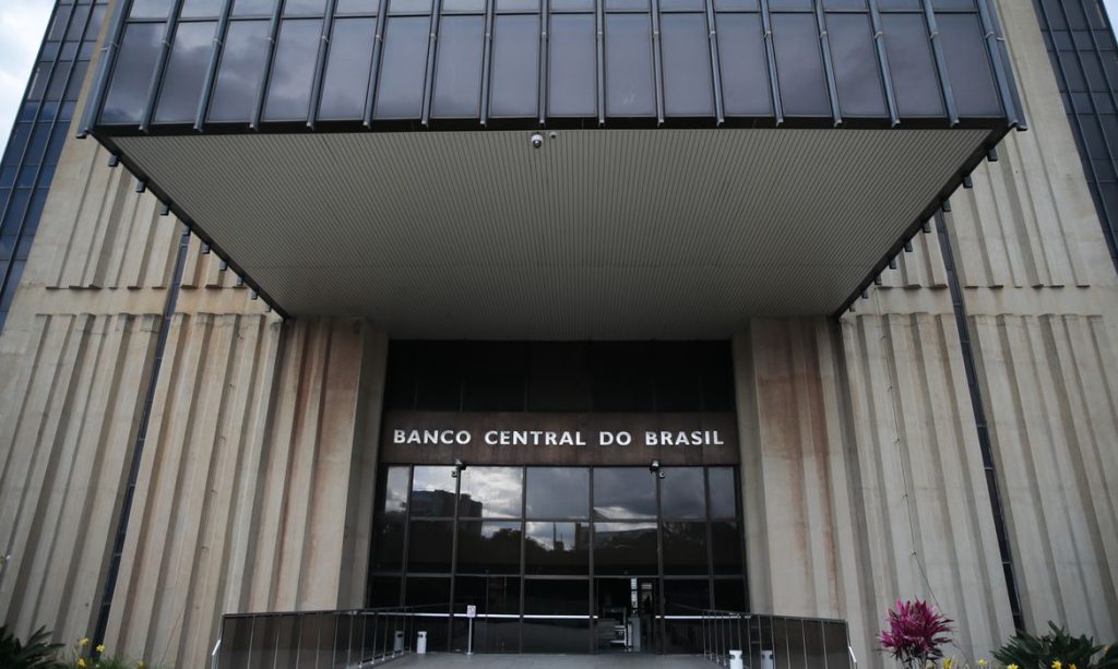 Servidores do BC comecam a entregar cargos de chefia e anunciam paralisacao diz jornal