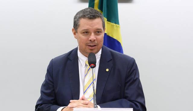 Torco para que ele possa vir para a base do governo afirma Fabio Mitidieri sobre Gustinho Ribeiro