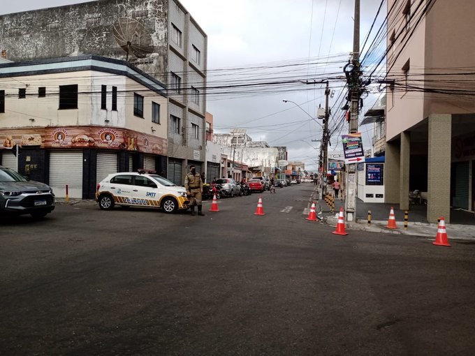 Transito no Centro de Aracaju e modificado apos caminhao atingir fios de energia eletrica