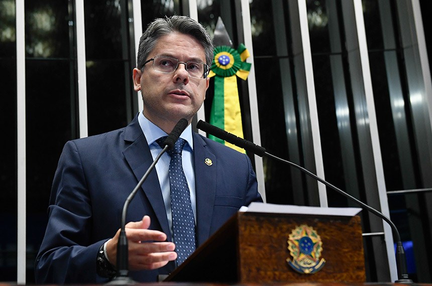 Alessandro critica ansiedade do Uniao Brasil para ser dono de caixa milionario