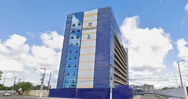 Alunos da faculdade Mauricio de Nassau protestam contra ensino remoto nesta quinta 17