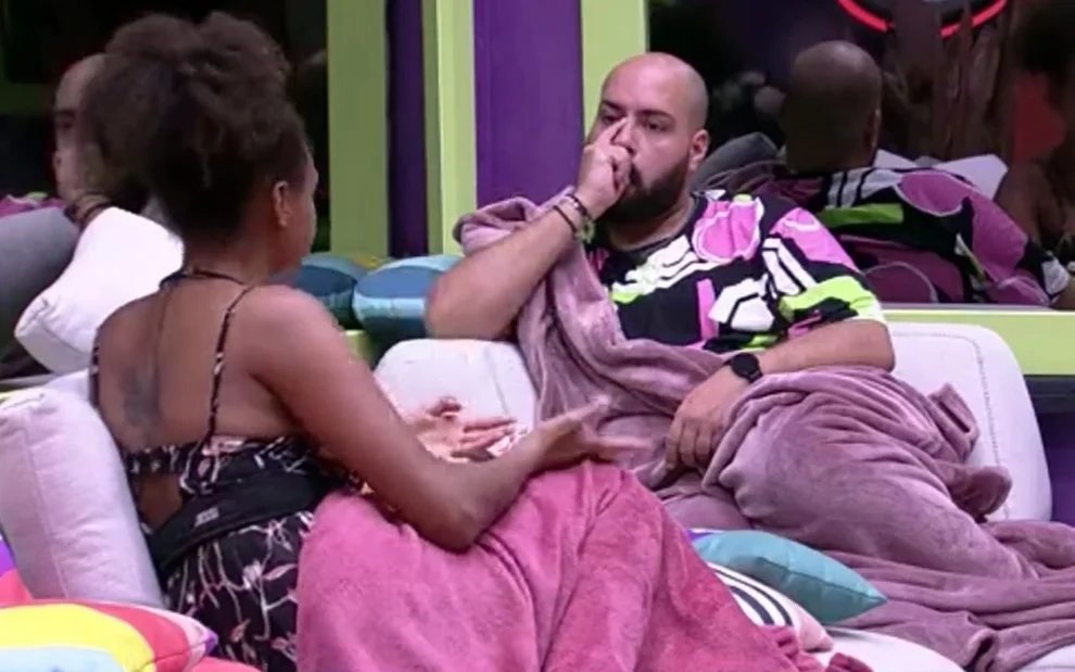 BBB Tiago Abravanel revolta as redes apos questionar a Jessilane o que e financiamento estudantil