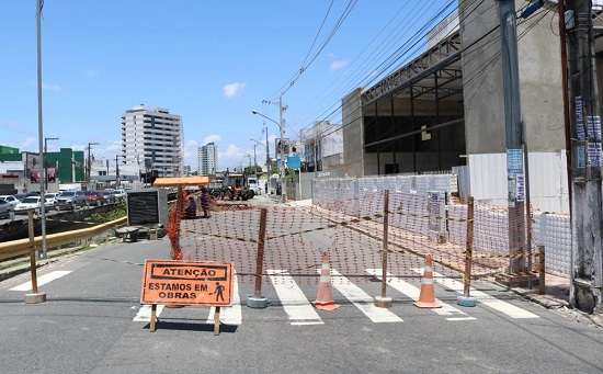 Bloqueio na Avenida Anisio Azevedo deve durar ate semana que vem informa Deso