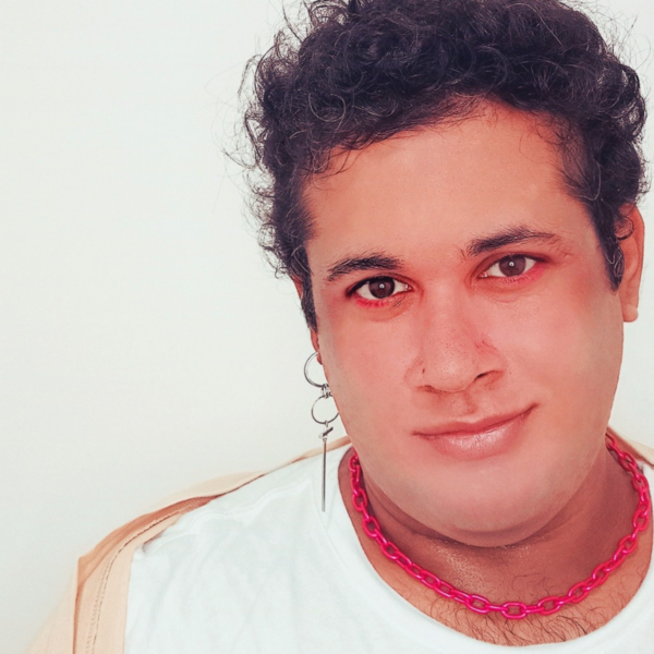 Cantor baiano Luy Sousa lanca nova musica Me Beija ouca